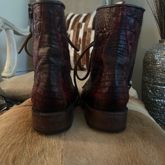 Freebird by Steven Red Croc Manchester 🦄bootie. Size 8. Only worn indoors. - Picture 4 of 6